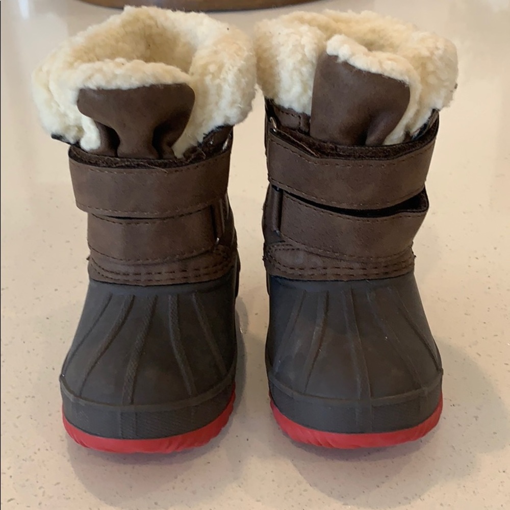 Snow boots baby boy size 4
